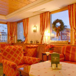 Bar und Wohnzimmer im Hotel Erzberg